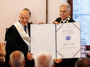 pocasni_doktorati6-150626.jpg